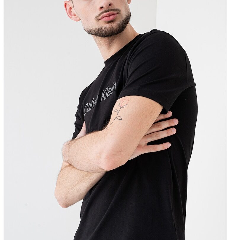 Памучна тениска с бродерии CALVIN KLEIN