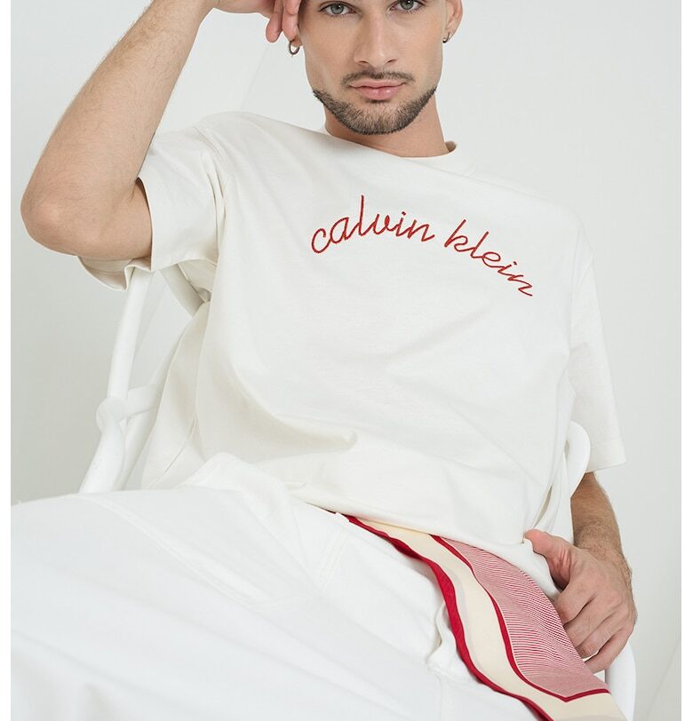 Памучна тениска с бродирано лого и овално деколте CALVIN KLEIN JEANS