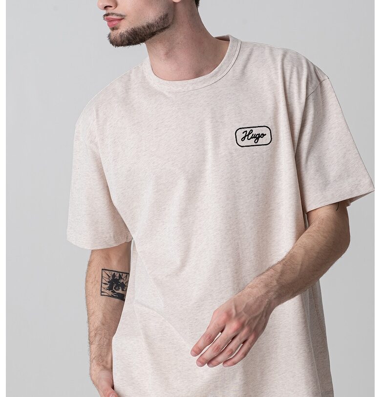Памучна тениска с надпис HUGO