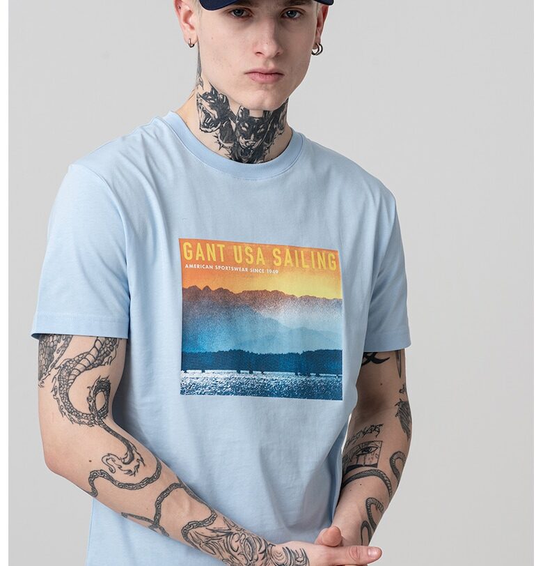 Памучна тениска с принт Gant