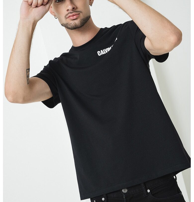 Памучна тениска с шарка на гърба CALVIN KLEIN JEANS