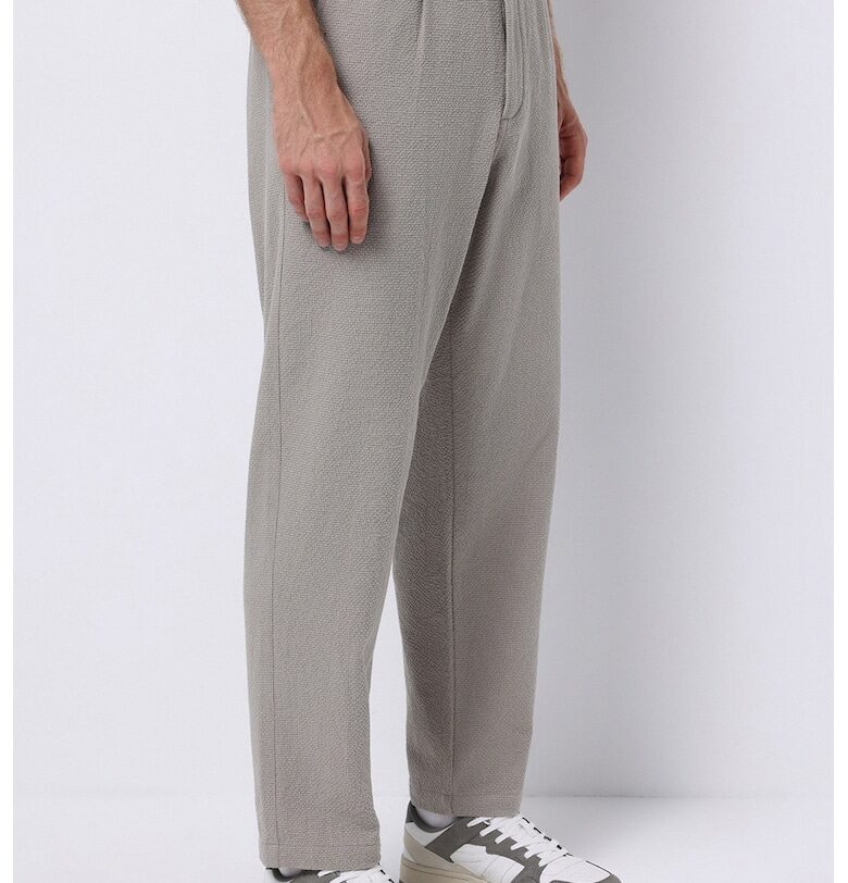 Прав релефен панталон COLINS