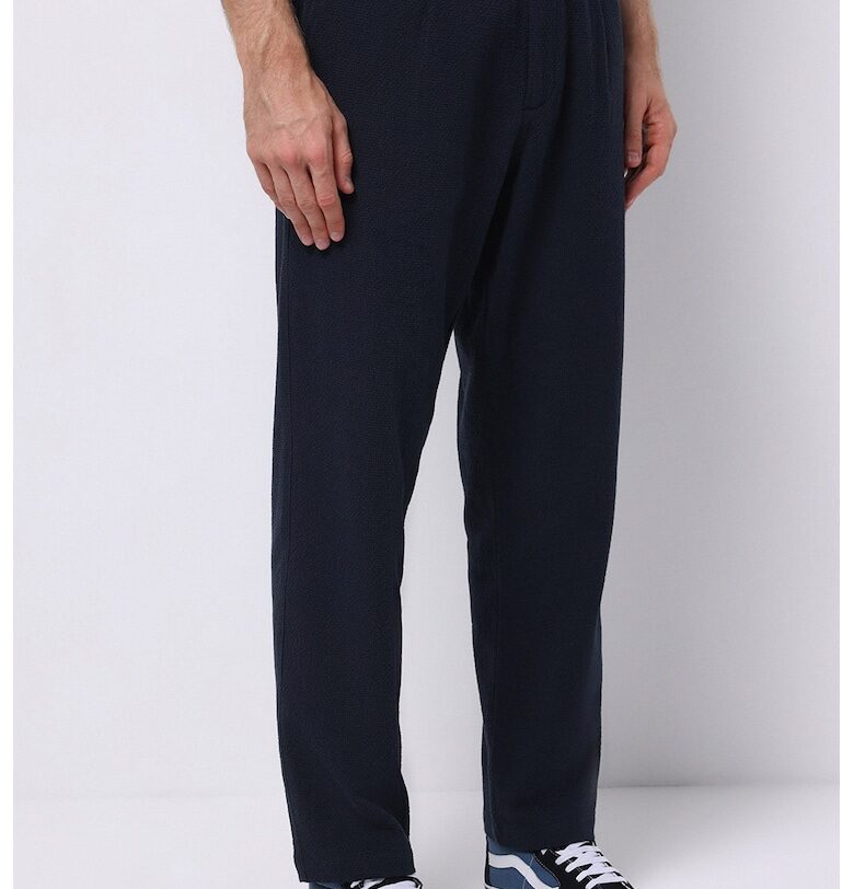 Прав релефен панталон COLINS