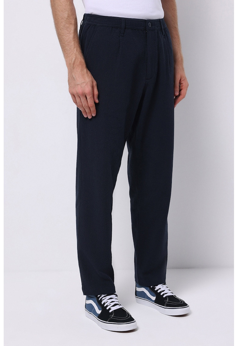 Прав релефен панталон COLINS