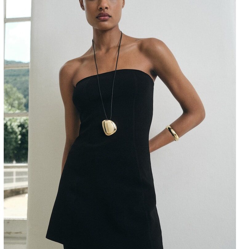 Разкроена блуза с голо рамо Mango