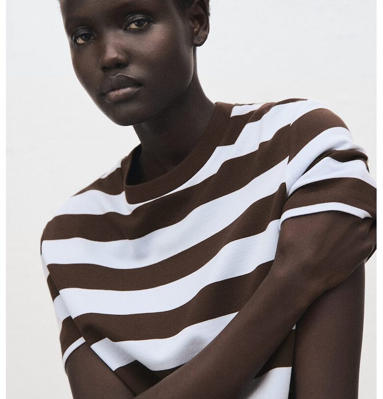 Раирана тениска с овално деколте Mango