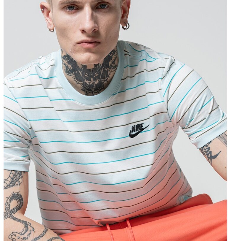 Раирана тениска с овално деколте Nike