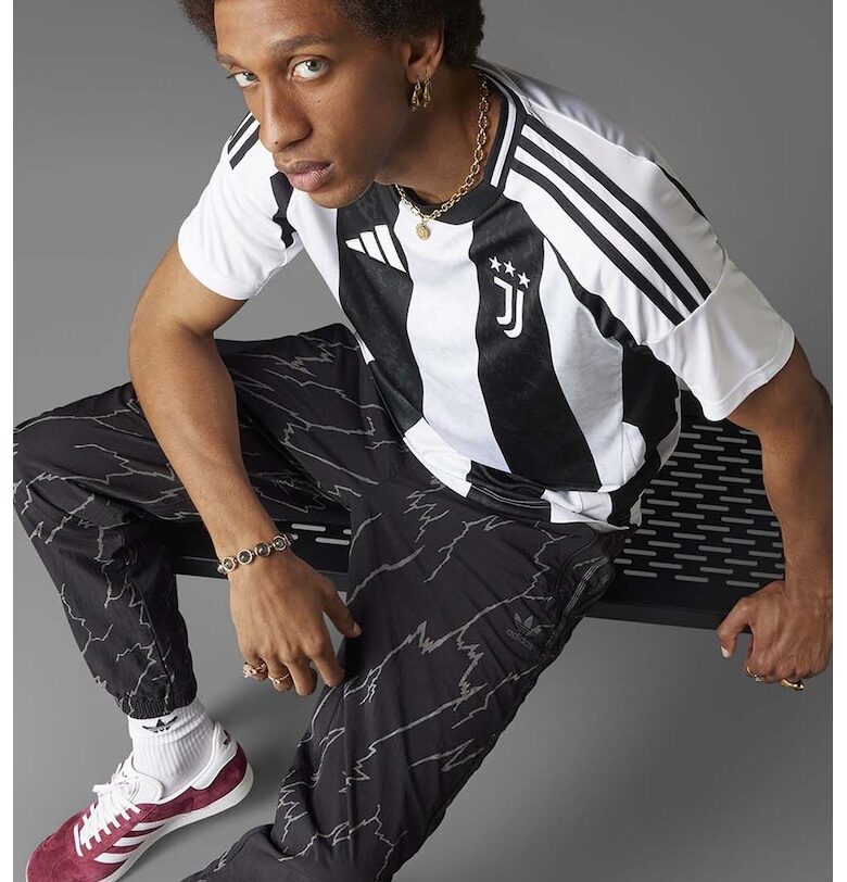 Раирана футболна тениска Juve adidas Performance