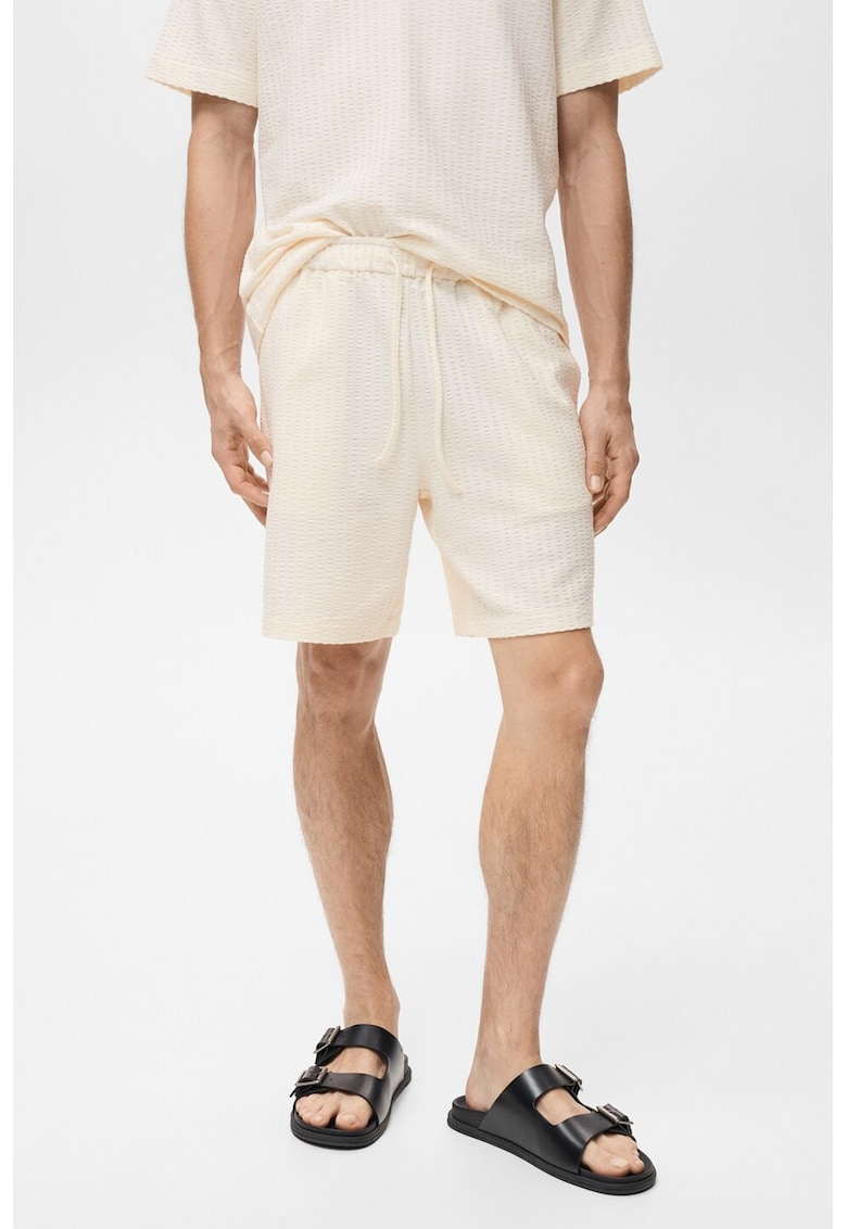 Релефни шорти с връзка Mango