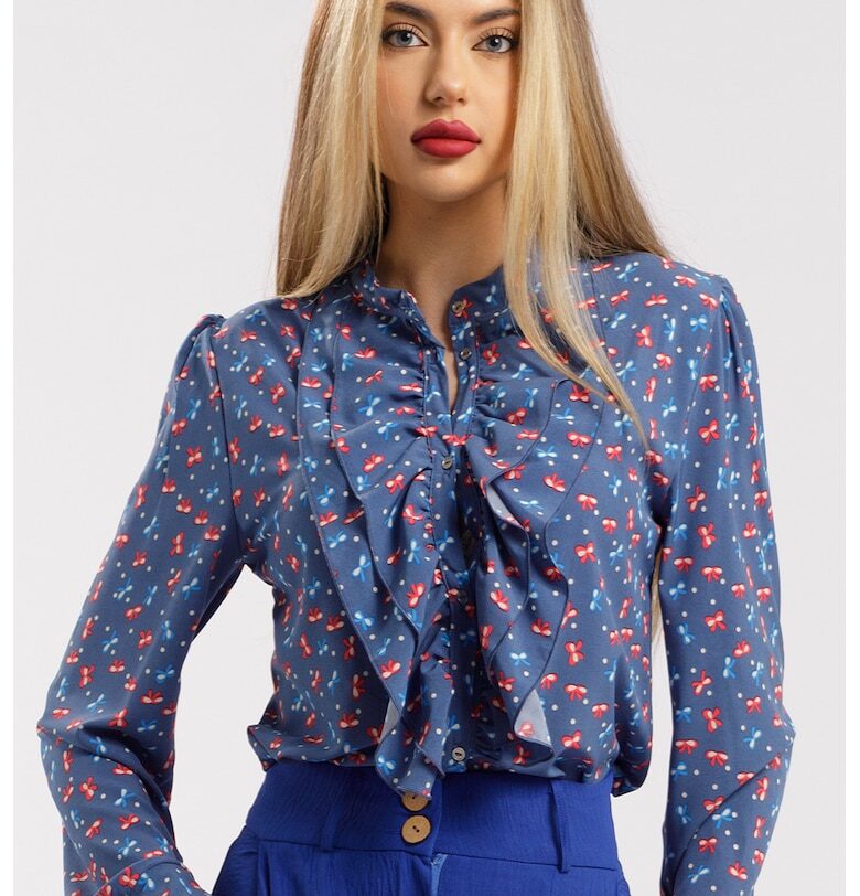 Риза с десен и набирания CAMISSI