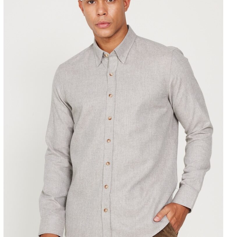 Риза с остра яка ACCo