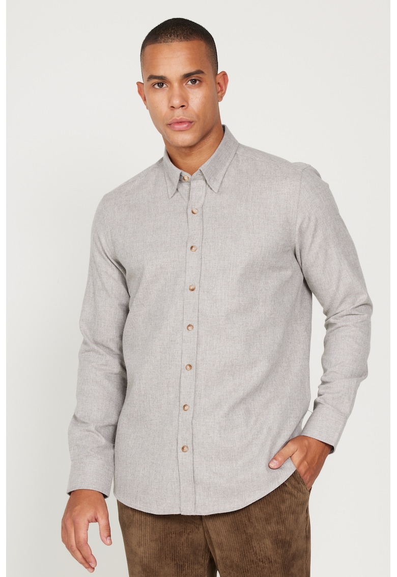 Риза с остра яка ACCo