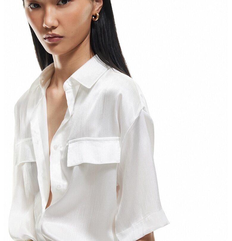 Сатинирана риза с джоб с капаче KOTON