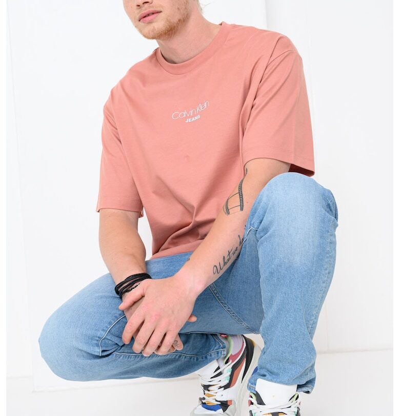 Свободна тениска с лого CALVIN KLEIN JEANS