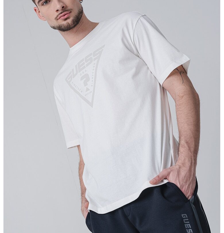 Свободна тениска с лого GUESS