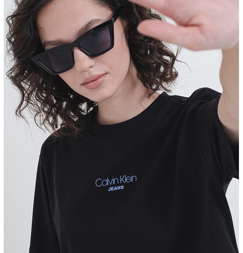 Свободна тениска с овално деколте CALVIN KLEIN JEANS