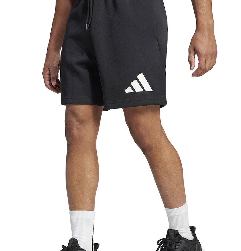 Свободни шорти с връзка adidas Sportswear