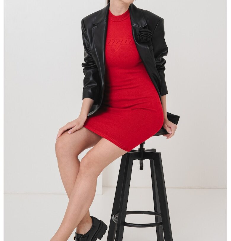 Свободно сако от еко кожа с флорални апликации HUGO