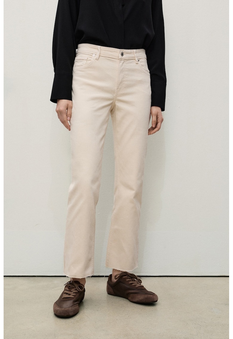 Скъсени разкроени дънки Mango