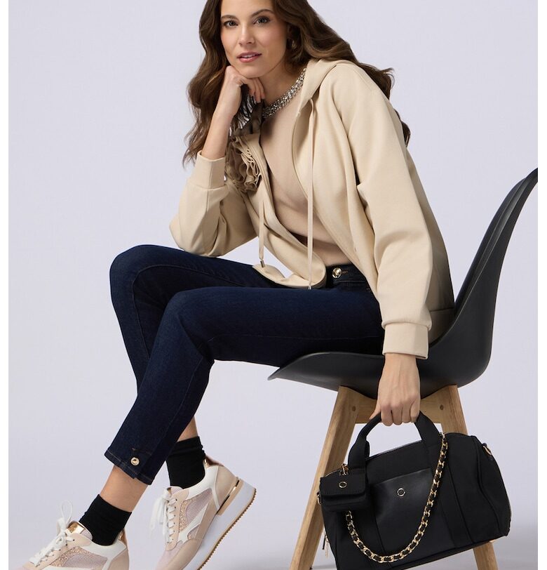 Скъсени слим дънки с висока талия Oltre