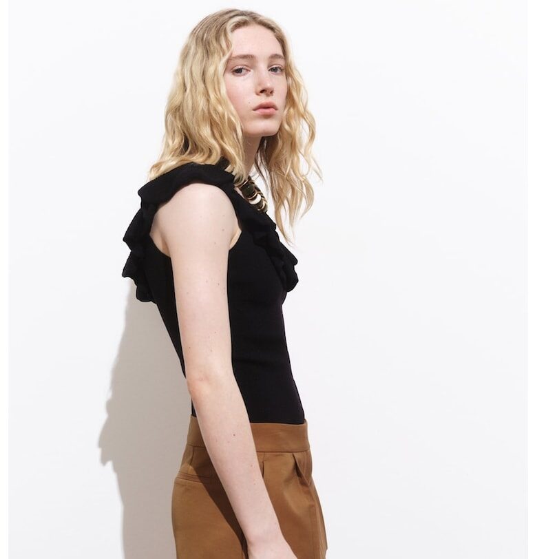 Слим топ с овално деколте Mango