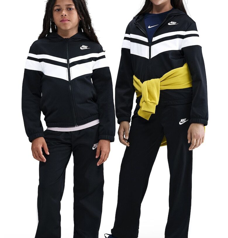 Спортен екип с контрасти Nike