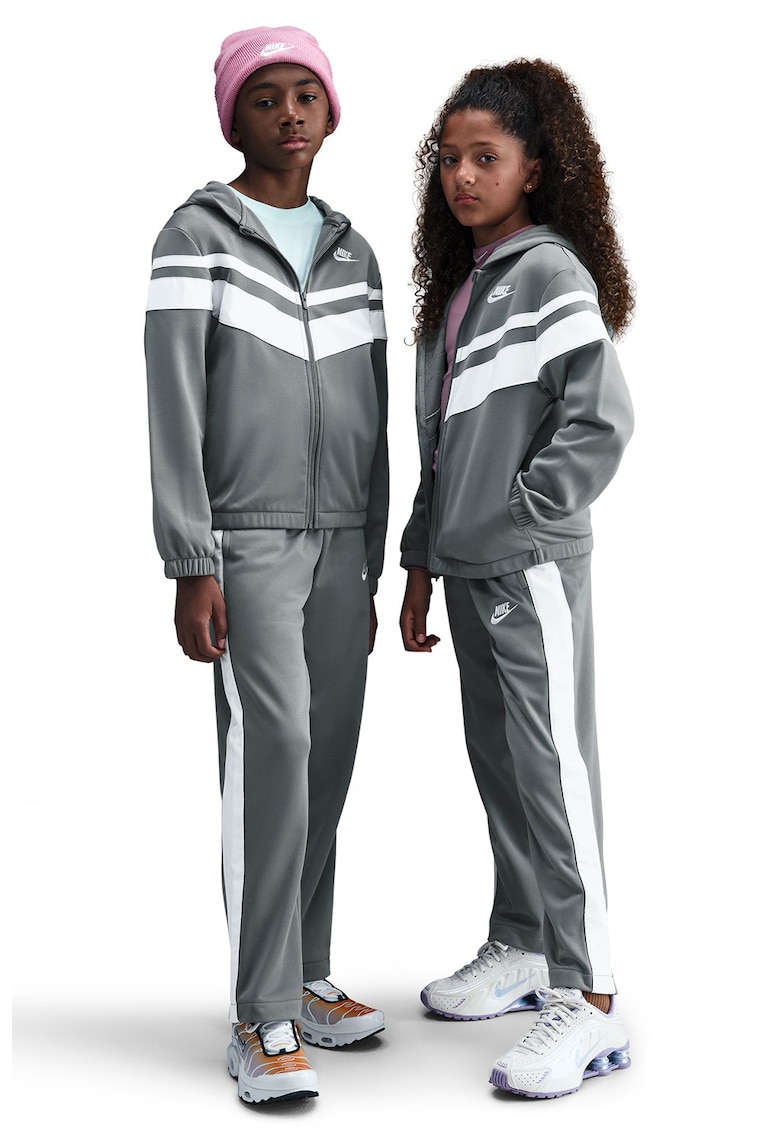 Спортен екип с контрасти Nike