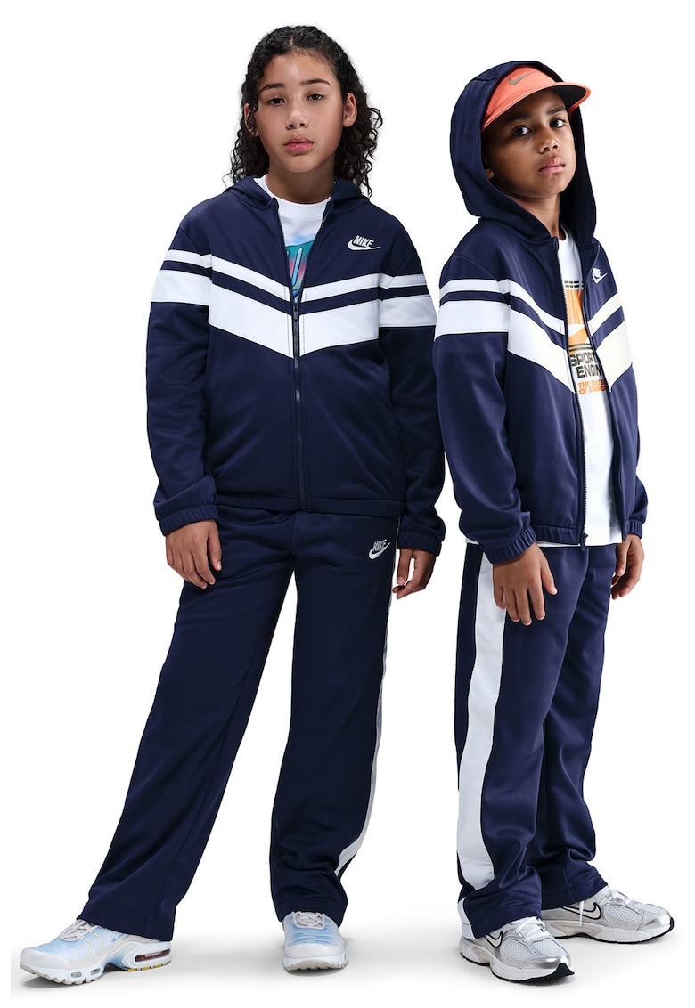 Спортен екип с контрасти Nike