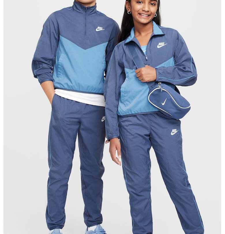 Спортен екип с лого Nike