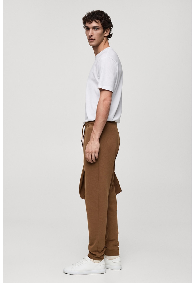 Спортен панталон с регулируема талия Mango