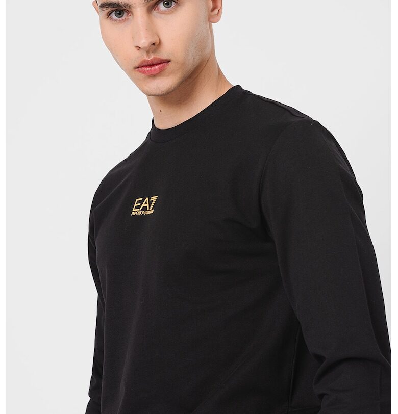 Суитшърт с лого EA7