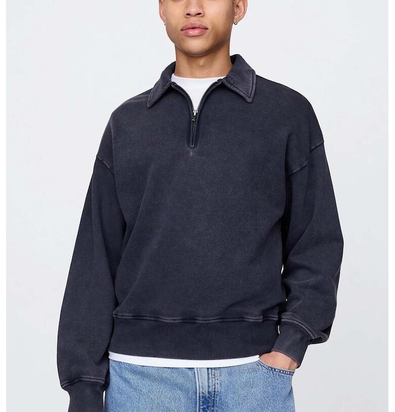 Суитшърт със захабен ефект GAP