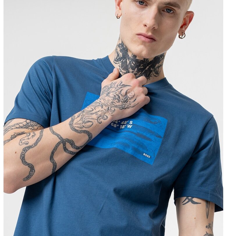 Тениска Dune с овално деколте и принт BOSS