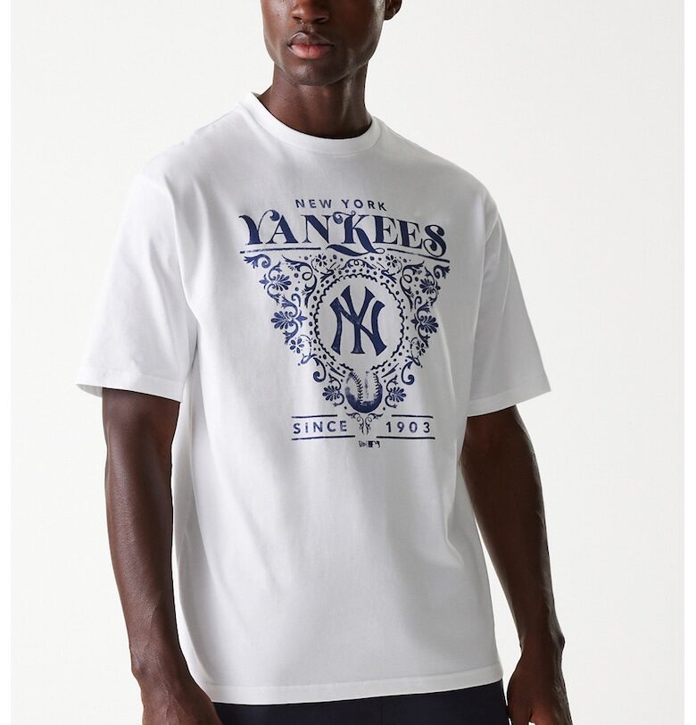 Тениска NY Yankeers с овално деколте и графична шарка New Era