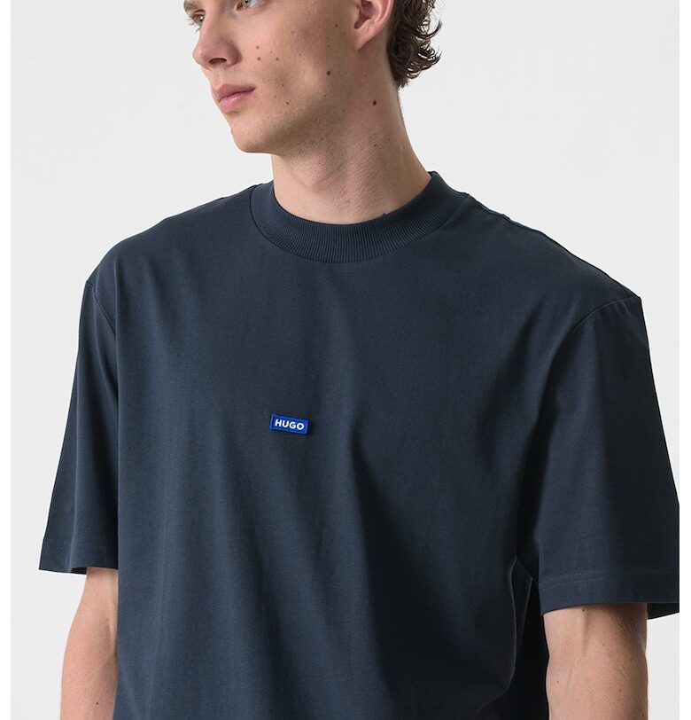 Тениска Nieros с овално деколте и лого HUGO