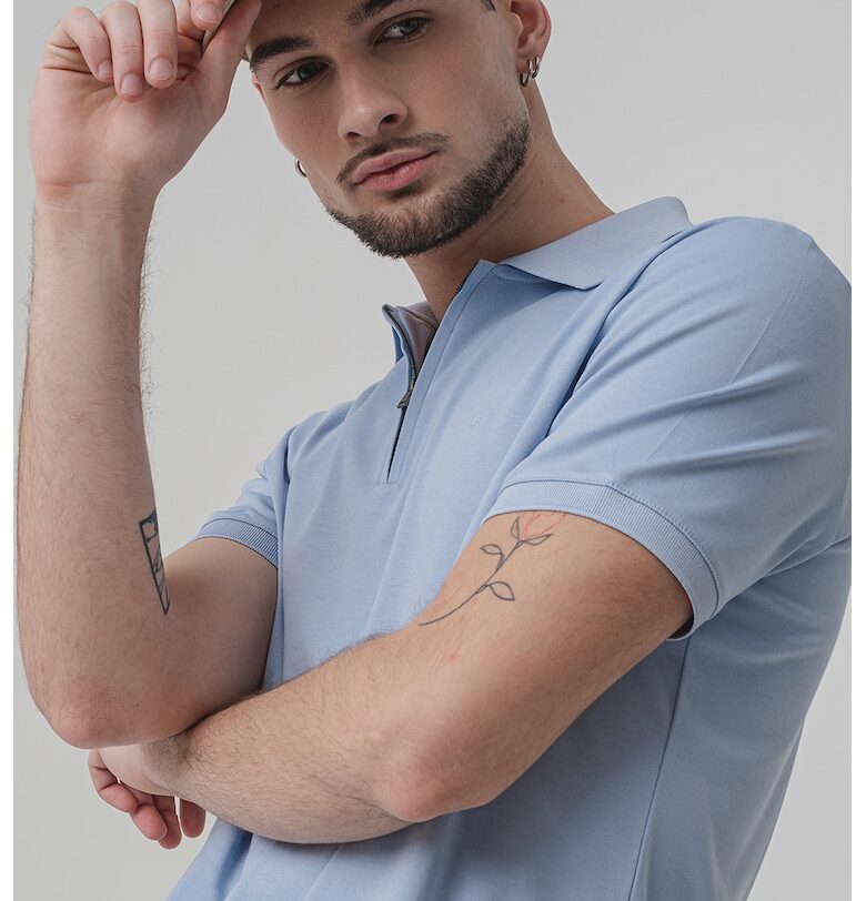 Тениска от органичен памук с яка с къс цип CALVIN KLEIN