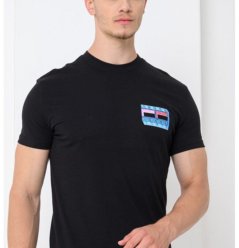 Тениска от памук с шарка на гърба Tommy Jeans