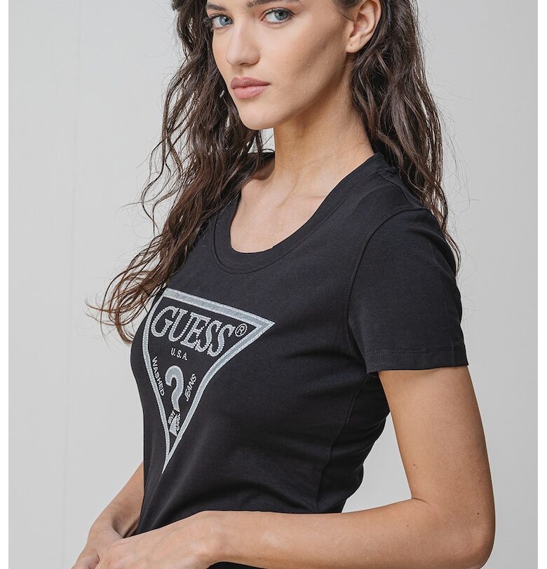 Тениска с декоративни камъни GUESS