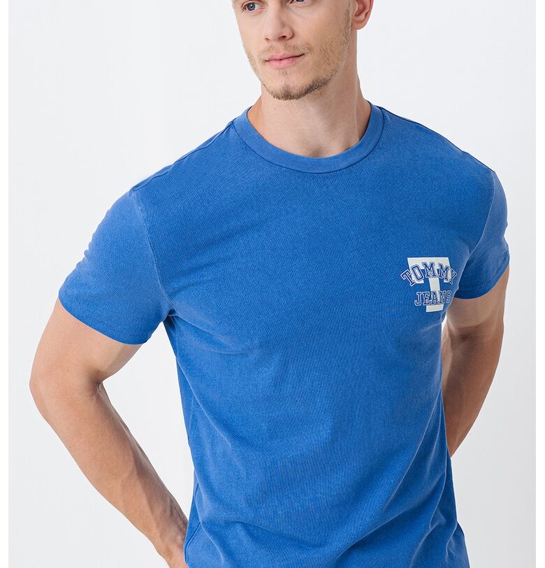 Тениска с лого и овално деолте Tommy Jeans