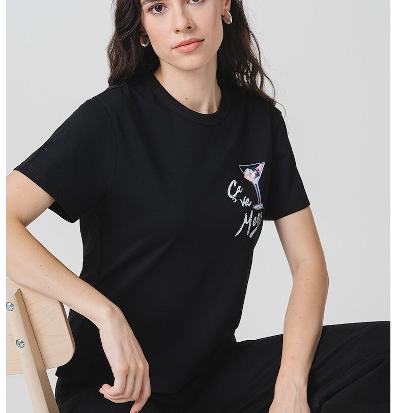 Тениска с овално деколте и графика HUGO