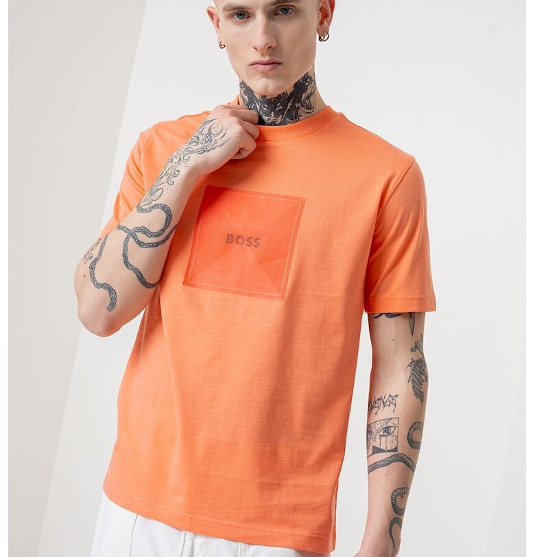 Тениска с овално деколте и лого BOSS