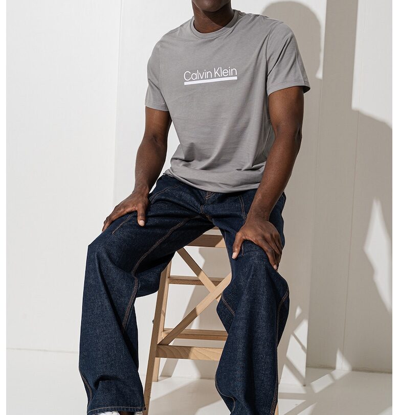 Тениска с овално деколте и лого CALVIN KLEIN