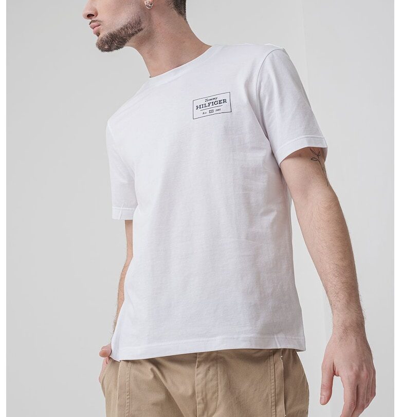 Тениска с овално деколте и лого Tommy Hilfiger