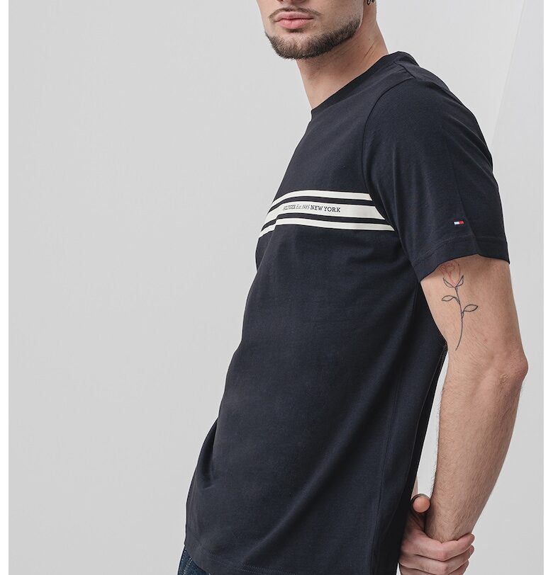 Тениска с овално деколте и лого Tommy Hilfiger