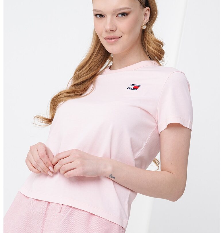 Тениска с овално деколте и лого Tommy Jeans