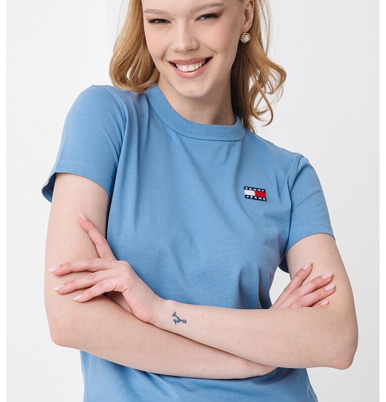 Тениска с овално деколте и лого Tommy Jeans