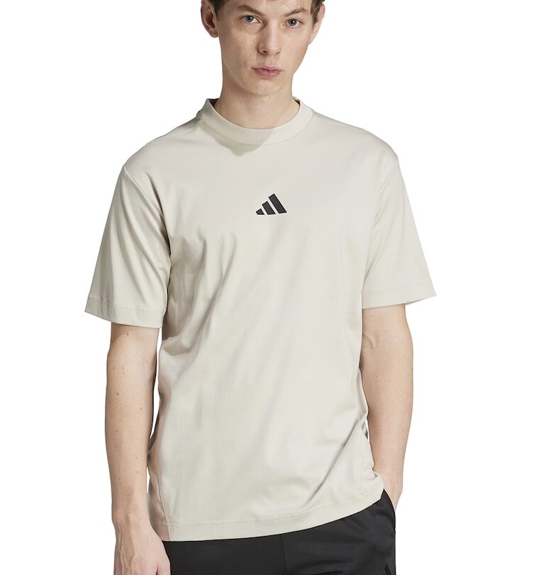 Тениска с овално деколте и монограм adidas Sportswear