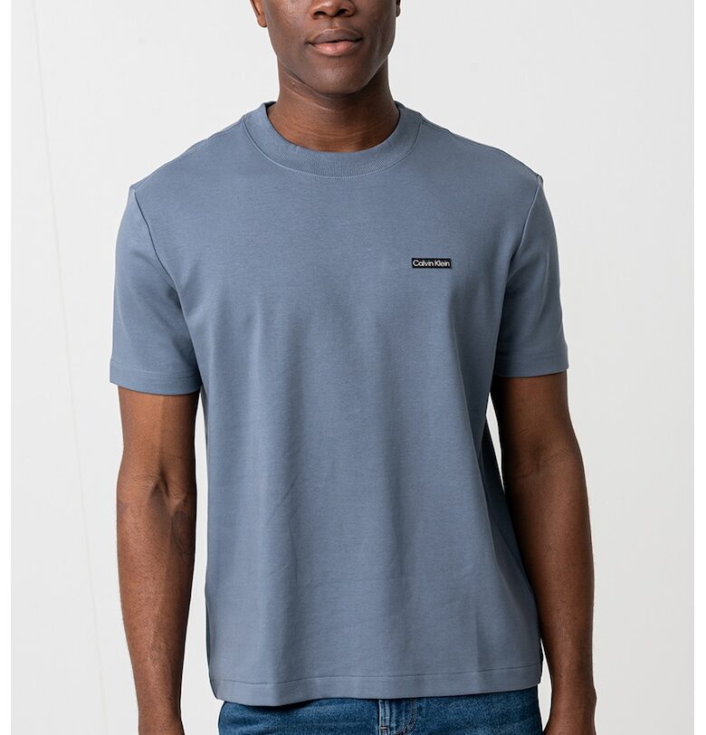 Тениска с овално деколте и пришито лого CALVIN KLEIN JEANS