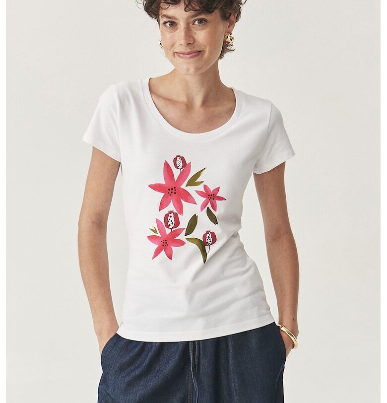 Тениска с овално деколте и флорална шарка отпред - Бял - Фуксия - Маслинено зелено - Tatuum