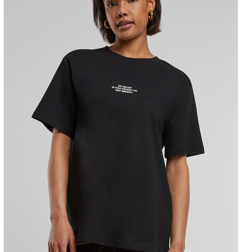 Тениска с овално деколте и шарка на гърба Mister tee